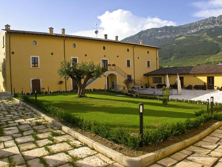 Pratola Peligna Villa Giovina מראה חיצוני תמונה